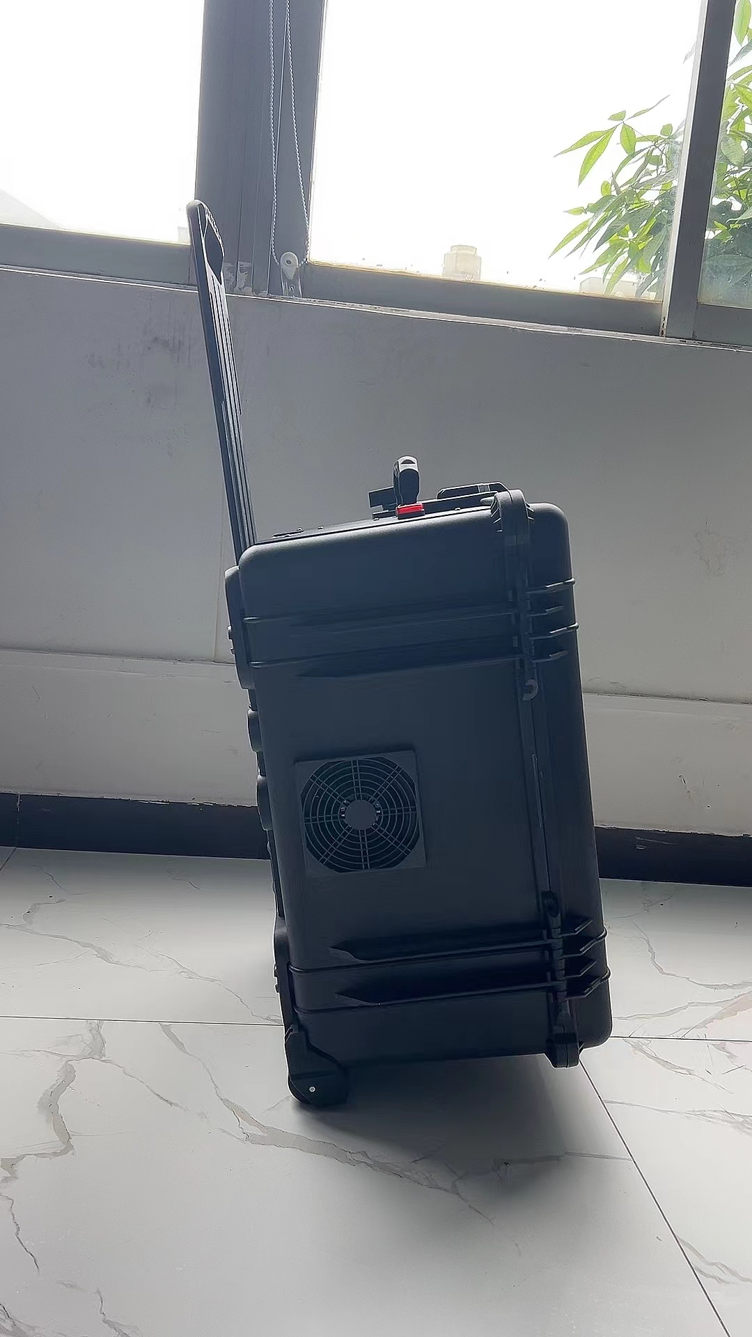 仲巴手拉箱型移动通信干扰器